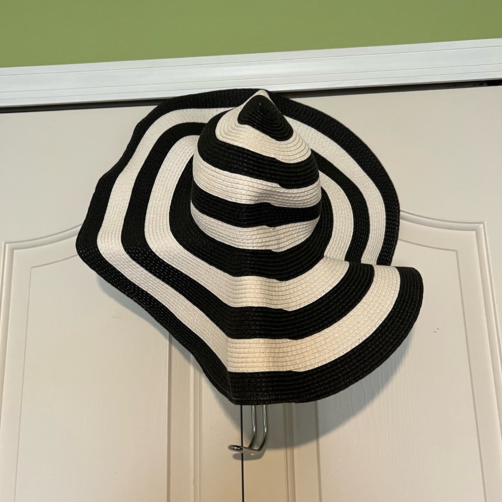Black and White Striped Sun Hat